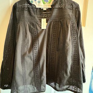 Velvet by Graham and Spencer Jordyn Embroidered V-Neck Top NWT.  Size Large